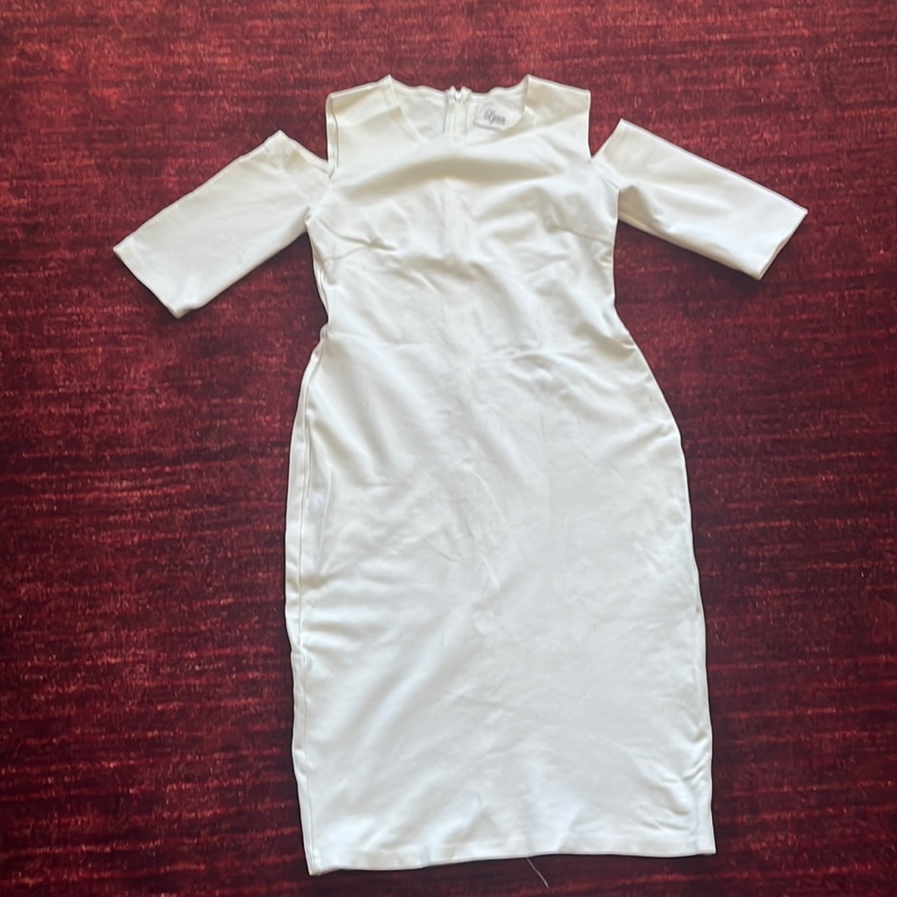 White stretchy cocktail dress. Size US 8.